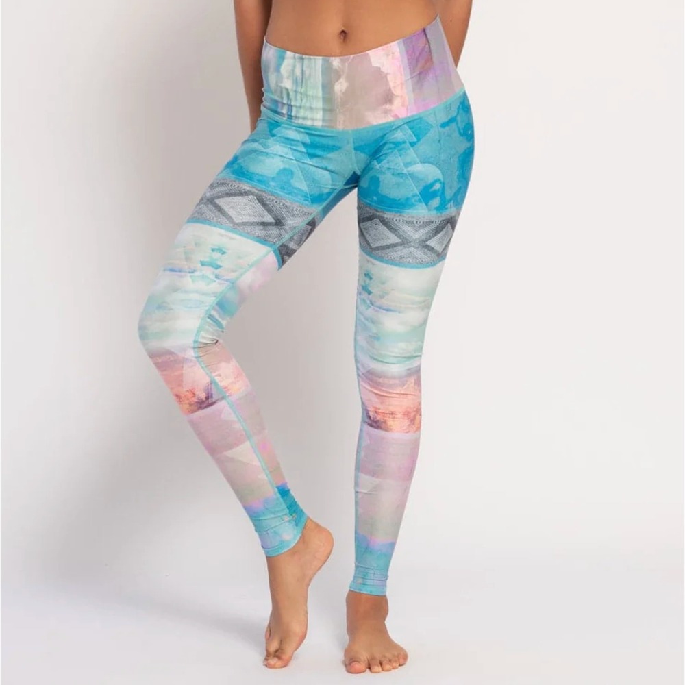 Teeki‎ Medium Tarot Magic Hot Pant Leggings Feathers Stretchy